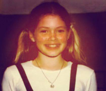 Тази сладурана днес изкарва милиони с красотата си