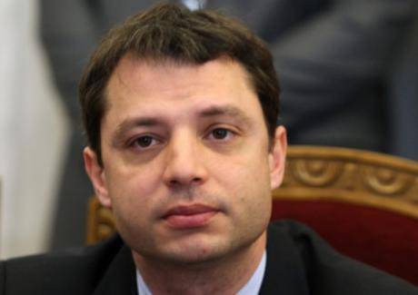 Новата калинка на Борисов: Делян Добрев с фалшива диплома?