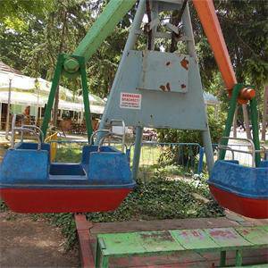 Липсващи документи спират ремонт на люлки 693