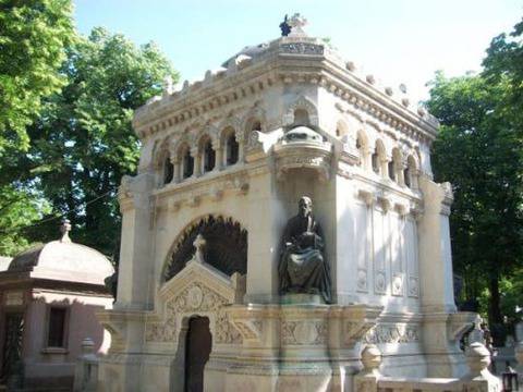 Иманяри окрадоха гробницата на братя Георгиеви