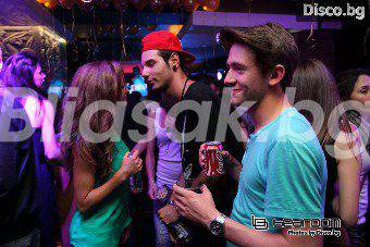 Това ли е гаджето на Иван от „Революция Z“?