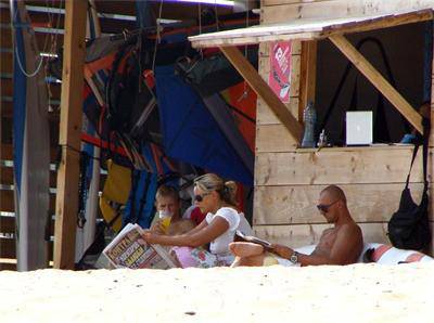 Бабата на Лора Крумова пуснала слух, че не забременява, защото телевизията не дава