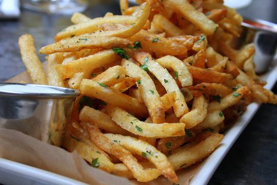 Пържени картофи с босилек