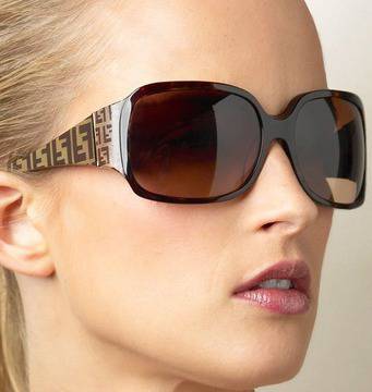 Формата на лицето е определяща при избора на слънчеви очила!