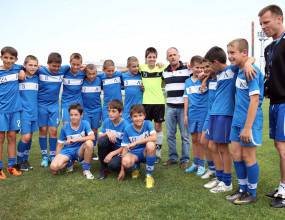 Йордан Йовчев посети децата на Левски, които ще участват във „Футбол за приятелство“