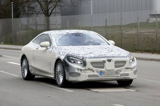 Първи шпионски фотографии на Mercedes S-класа купе