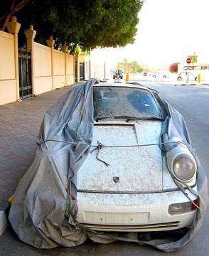 В Дубай изоставените луксозни коли са навсякъде