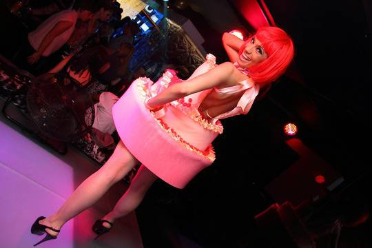 Bedroom отпразнува рождения си ден с „Фамилията” и „Революция Z”