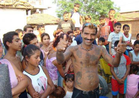 Духът на цигански катун витае в Народното събрание