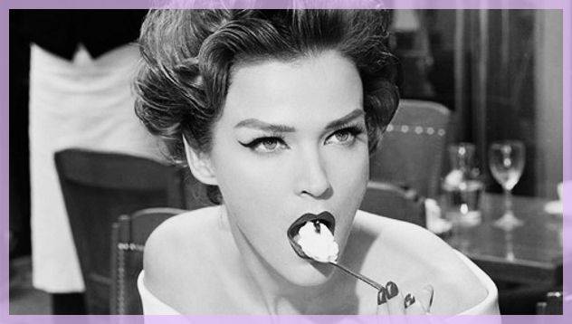 Перфектно pin-up момиче с гримьора на Дита Фон Тийз видяна 2662 коментари 0