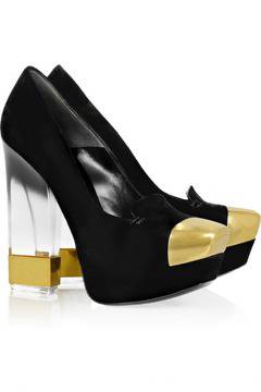 Обувките с уникален прозрачен ток на Alexander McQueen видяна 3069 коментари 0