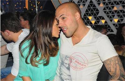 Ники Михайлов скъсал с Алисия, пратил й багажа по куриер