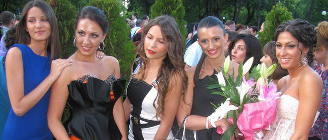 Пантеона изпрати стотици красиви бургаски абитуриенти