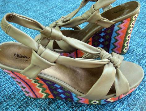 Направи си сам: сандали с цветни платформи