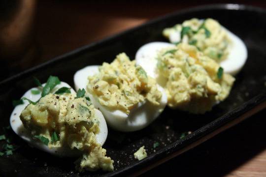 Пълнени яйца с пресен лук