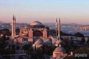 Мерием Узерли може да напусне „Великолепният век“