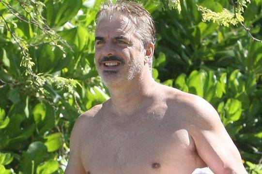 Сексапилният Тузар изглежда като дядо