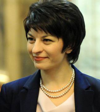 Таня Андреева към Десислава Атанасова: Аз съм лекар, не ме наричайте колега