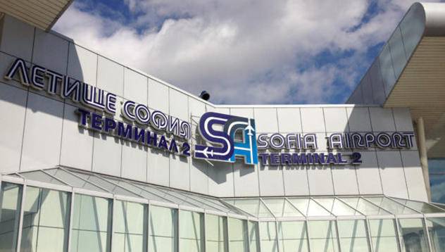 Сигнал за бомба затвори „Летище София“