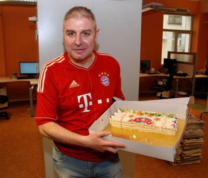 Герой от “Стани богат” черпи БЛИЦ с торта “Байерн”