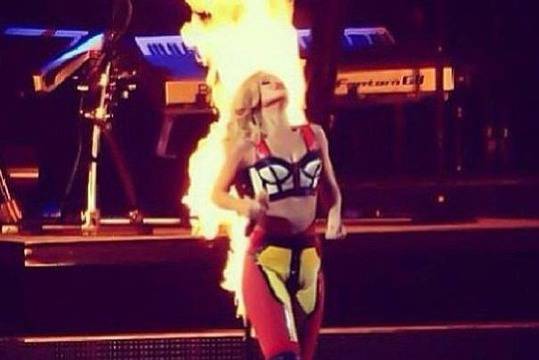 Риана е огън момиче