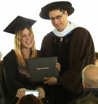 Деми Мур пропусна дипломирането на дъщеря си видяна 3664 коментари 0