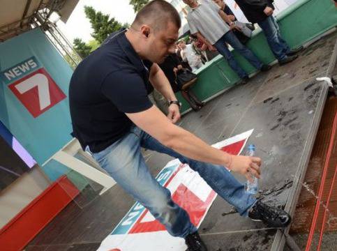 Замериха Бареков с лайна