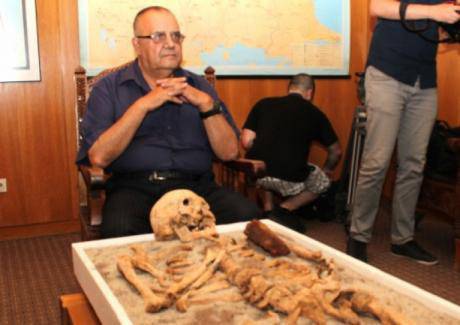 Божидар Димитров и вампир дават пресконференция