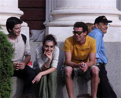 Явор Бахаров гледа мъжа жена Йозмит пред Народния театър