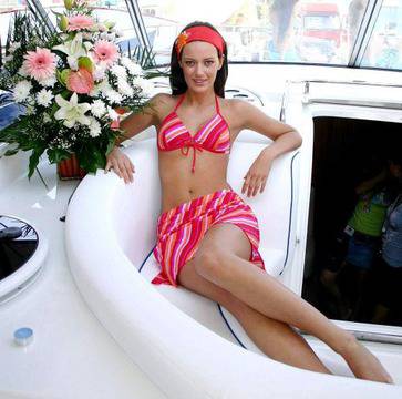 Хубавата Елена не ще да е фатална, скри се от всички