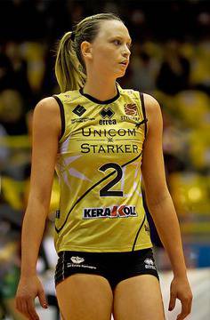 Автомобил блъсна румънска волейболистка