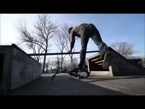 Яки трикове с колело