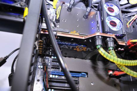 Sapphire Technology готви адаптера Radeon HD 7990 Atomic с воден блок