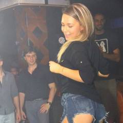 Цветелина Грахич пее в неприлично облекло