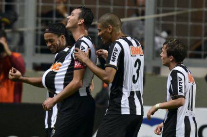 Роналдиньо избухна с два гола в Бразилия (видео)