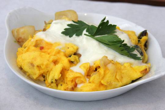 Омлет с кашкавал и кисело мляко