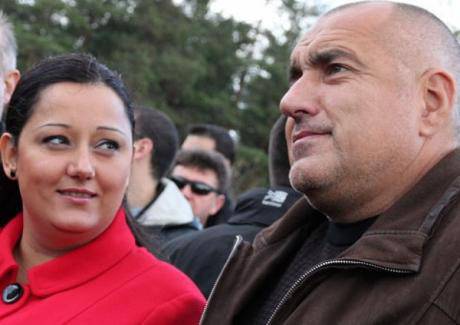 Влюбеното Лили с чанти за 10 000 лв