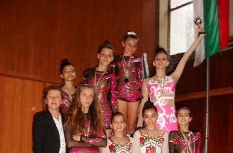 13 медала и купа за гимнастичките на Йовка Няголова