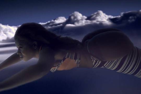 На мода са големите дупета