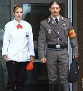 Баща-нацист кръщава сина си Адолф Хитлер и се смята за преродения дявол