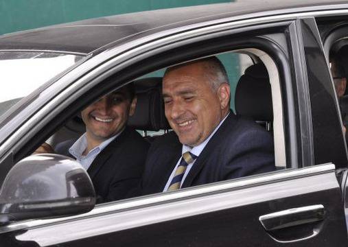 Бойко Борисов си поръчал супербронирана кола, остава за Орешарски