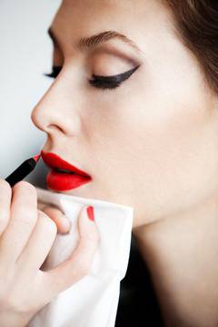 За по-трайно червено червило видяна 1736 коментари 0