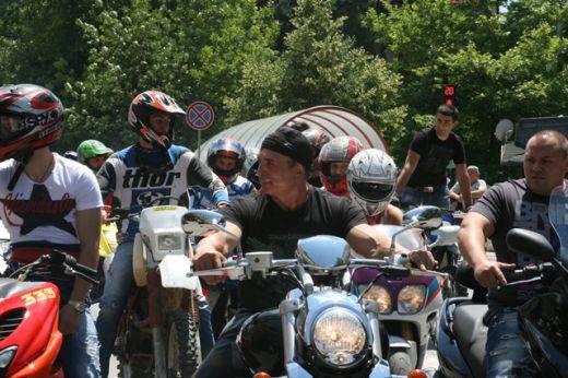 Мотористи зоват за толерантност на пътя