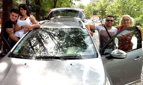 Блондинките на Радио Fresh! пускат щуро интернет риалити