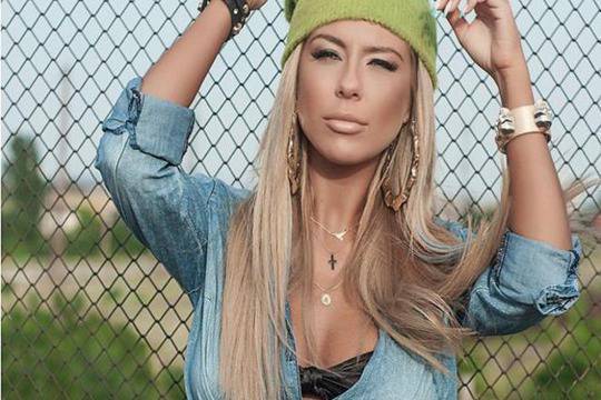 Андреа направи аренби парче