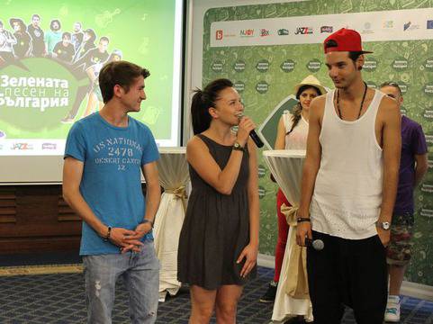 Графа, Михаела Филева, Били Хлапето, Криско, Der Hunds, Революция Z и Рут Колева записват „Зелената песен на България“