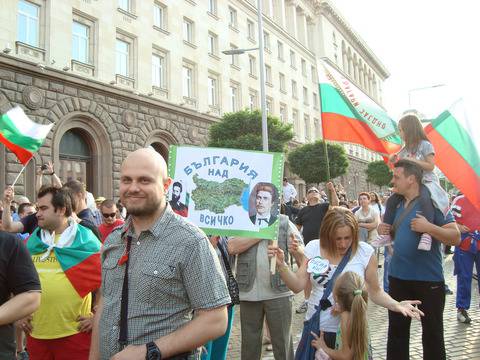 Трагедията на самозапалванията се превърна във фарса на средната класа