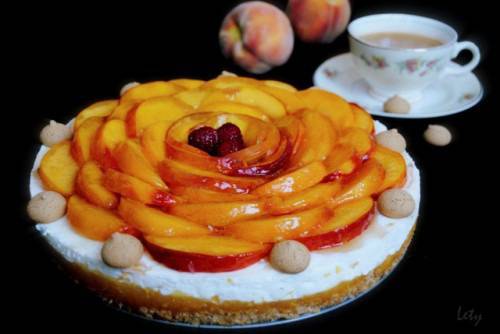 Студена амарето торта с праскови