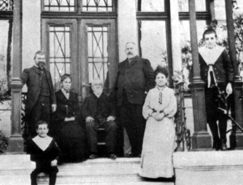 Преди сватбата си с Марионка Тодор Бурмов подписва предбрачен договор