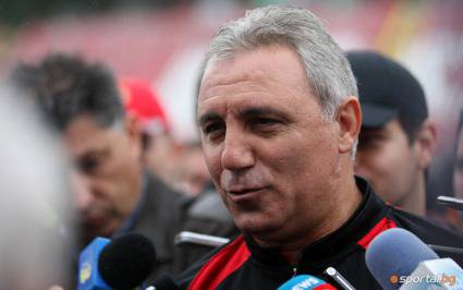 Стоичков води в ЦСКА футболисти на Барселона